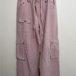 🌸 Light Pink Cargo Pants – Size M, Trendy Tie Cuffs & Pockets 💖